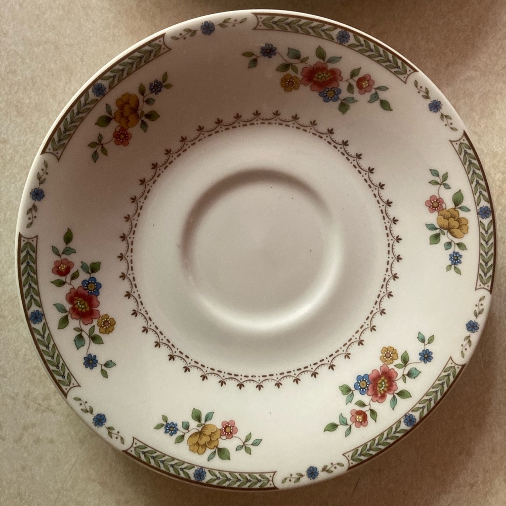 Royal Doulton Kingswood China 4 cup saucers. - Picture 2 of 7